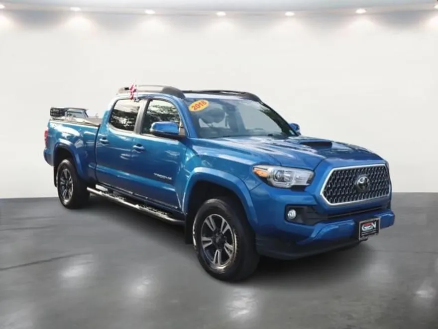 2018 Toyota Tacoma TRD Sport photo 1