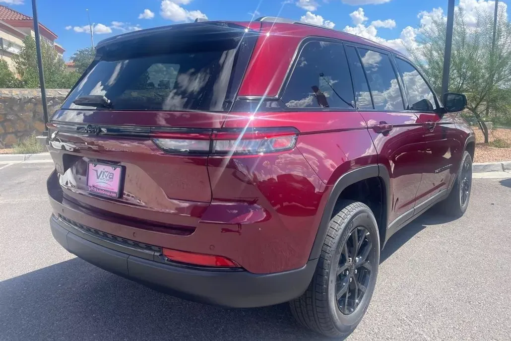 2024 Jeep Grand Cherokee Laredo Altitude X photo 1
