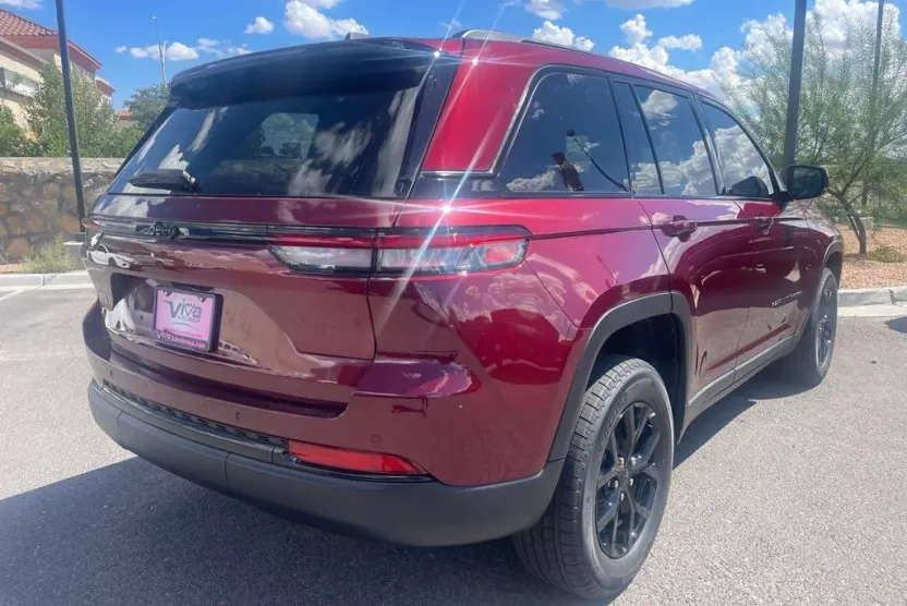 2024 Jeep Grand Cherokee Laredo Altitude X photo 1