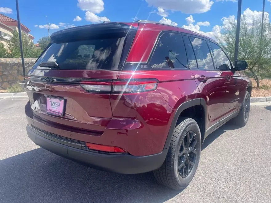 2024 Jeep Grand Cherokee Laredo Altitude X photo 1