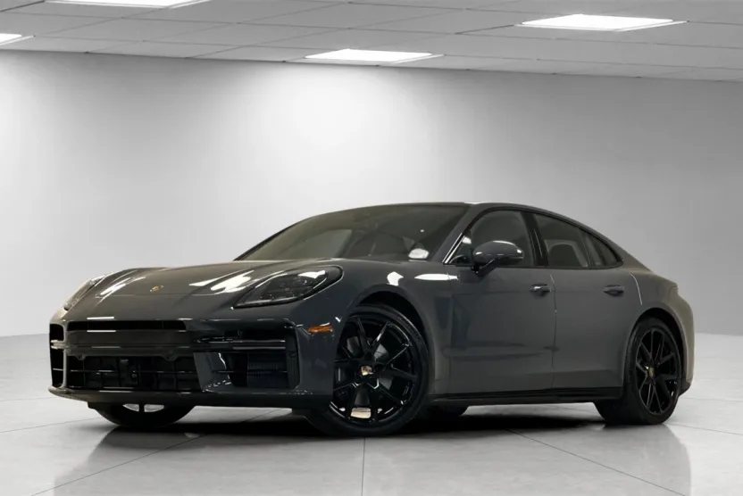2025 Porsche Panamera 4 photo 1