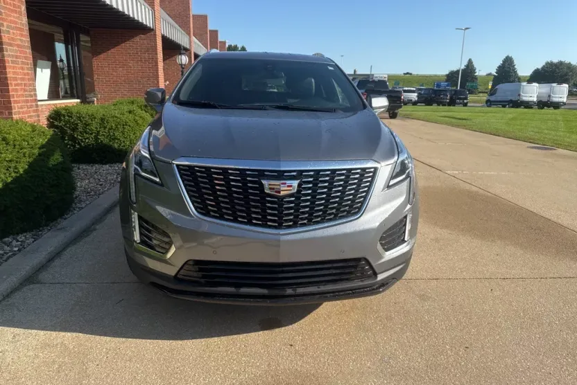 2022 Cadillac XT5 Luxury photo 1