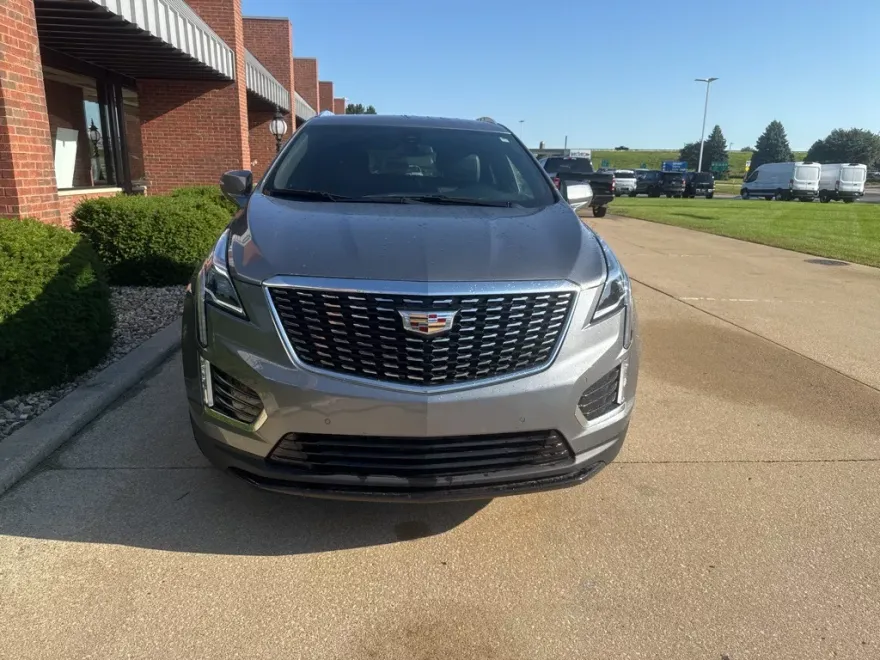 2022 Cadillac XT5 Luxury photo 1