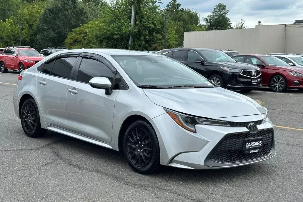 2020 Toyota Corolla LE photo 1
