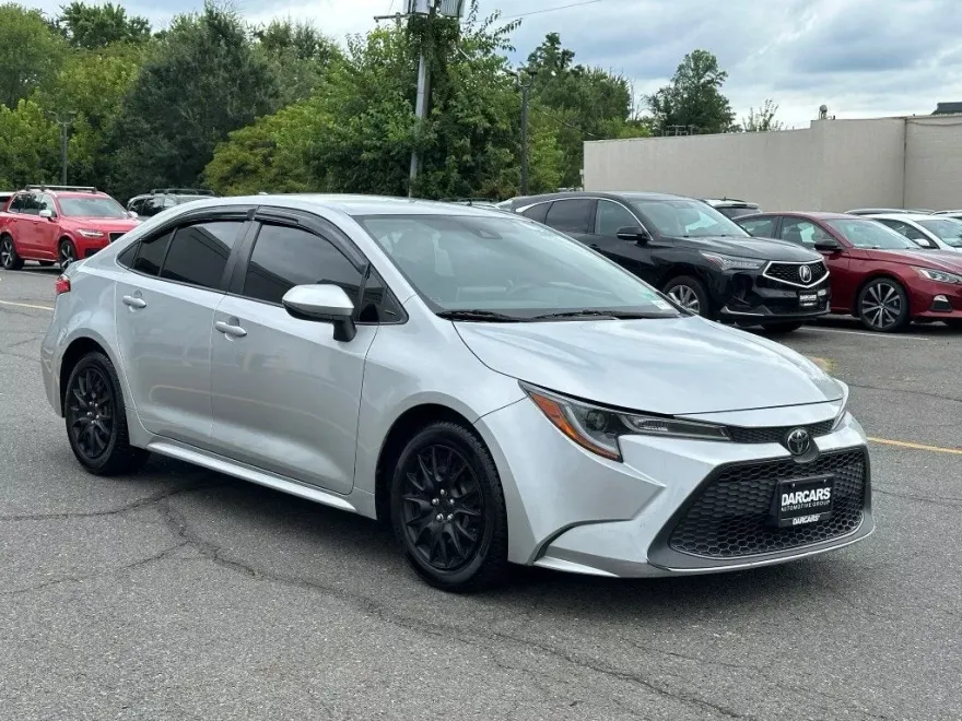 2020 Toyota Corolla LE photo 1