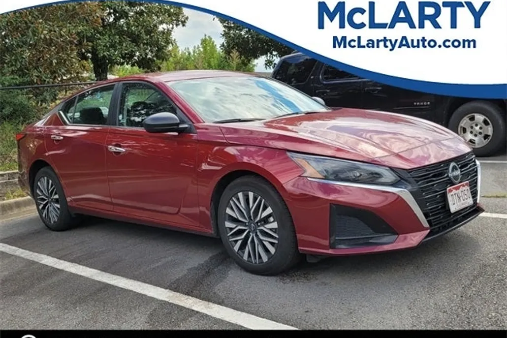 2024 Nissan Altima 2.5 SV photo 1