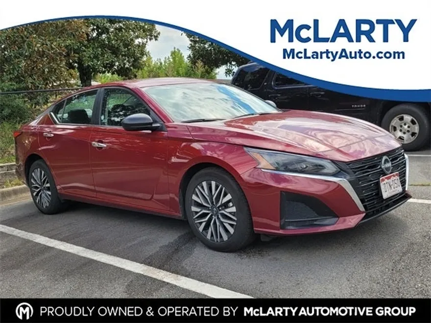 2024 Nissan Altima 2.5 SV photo 1