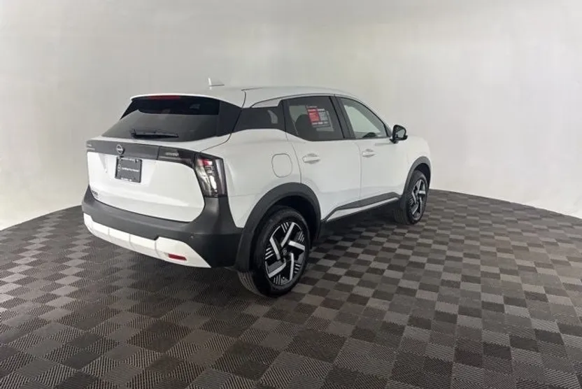2025 Nissan Kicks SV photo 1