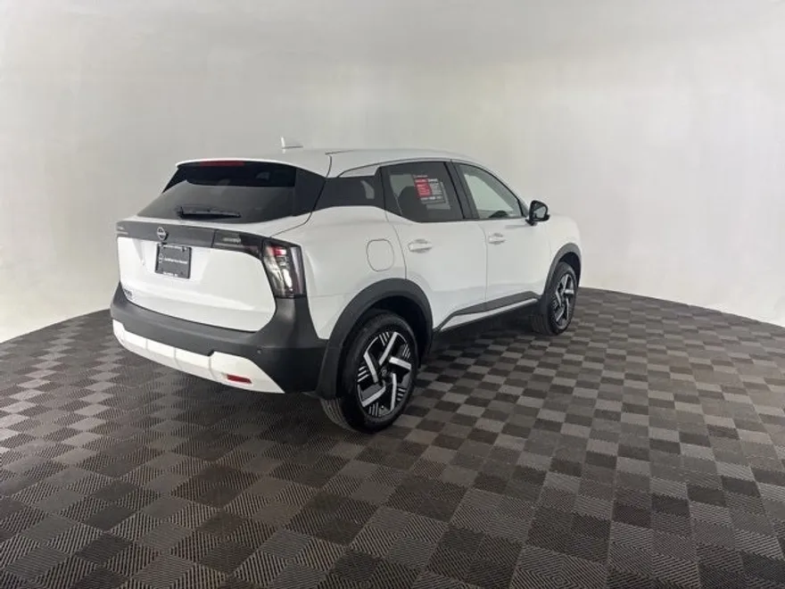 2025 Nissan Kicks SV photo 1