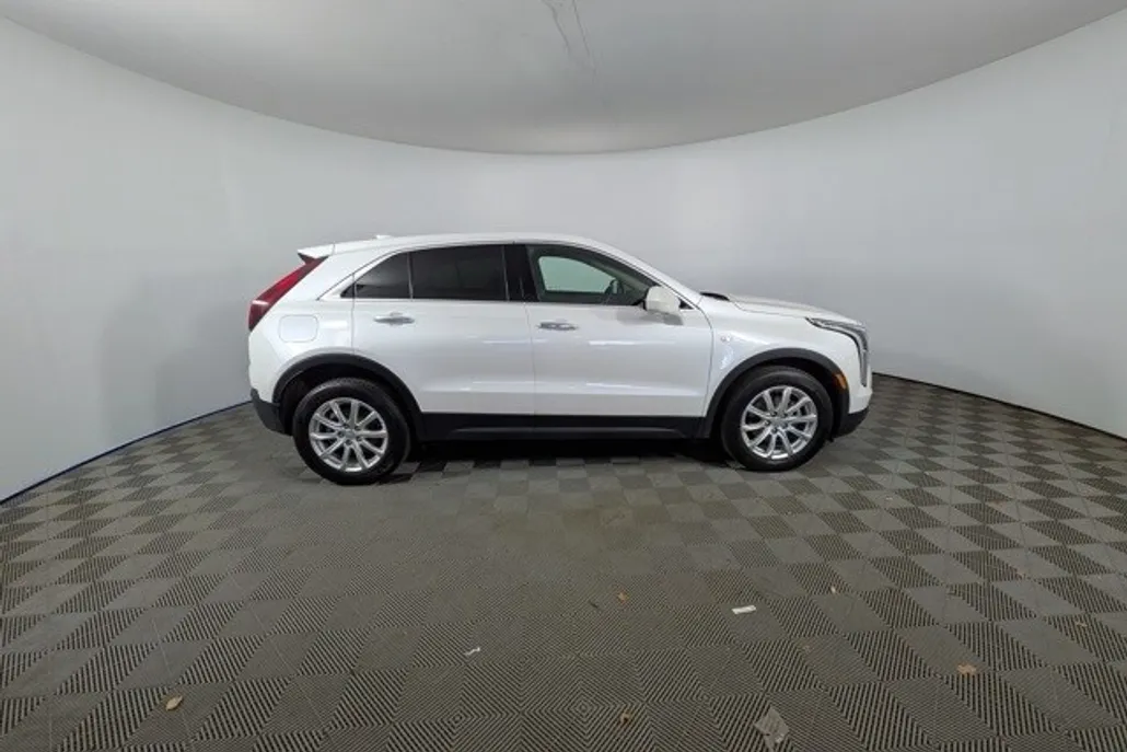 2023 Cadillac XT4 Luxury photo 1
