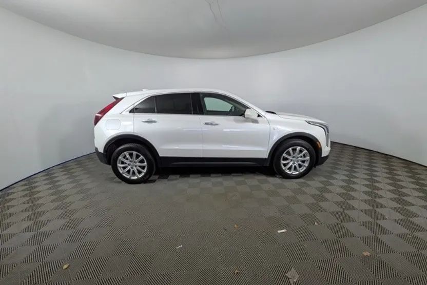 2023 Cadillac XT4 Luxury photo 1