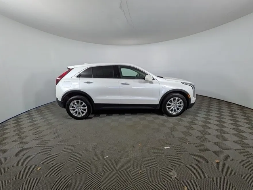 2023 Cadillac XT4 Luxury photo 1