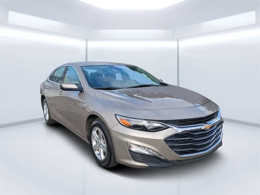 2024 Chevrolet Malibu 1LT photo 1