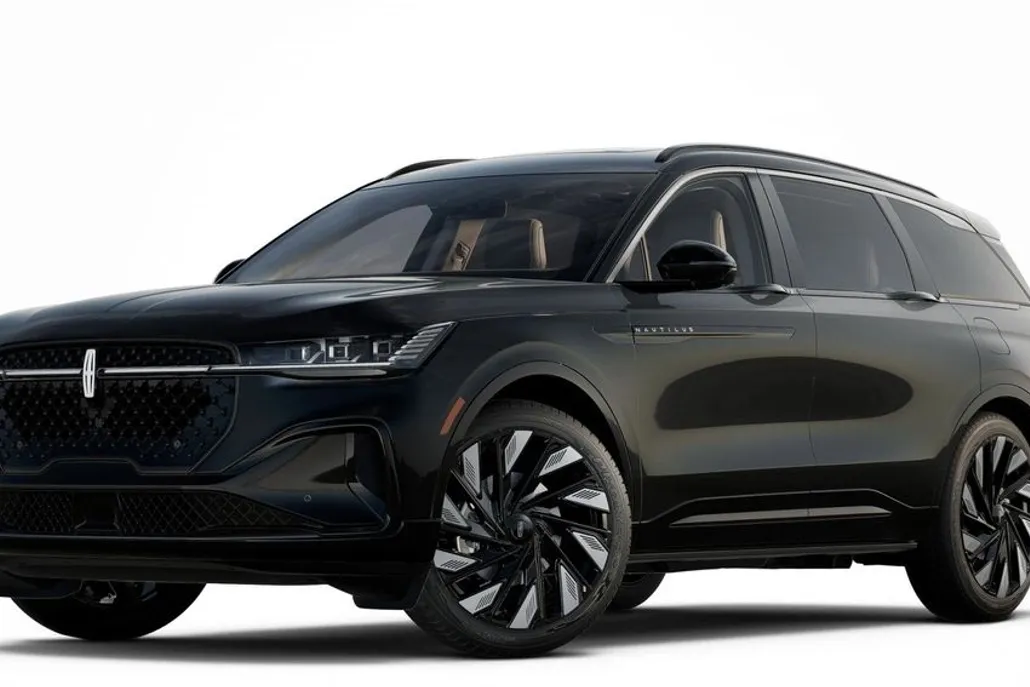 2025 Lincoln Nautilus Black Label photo 1