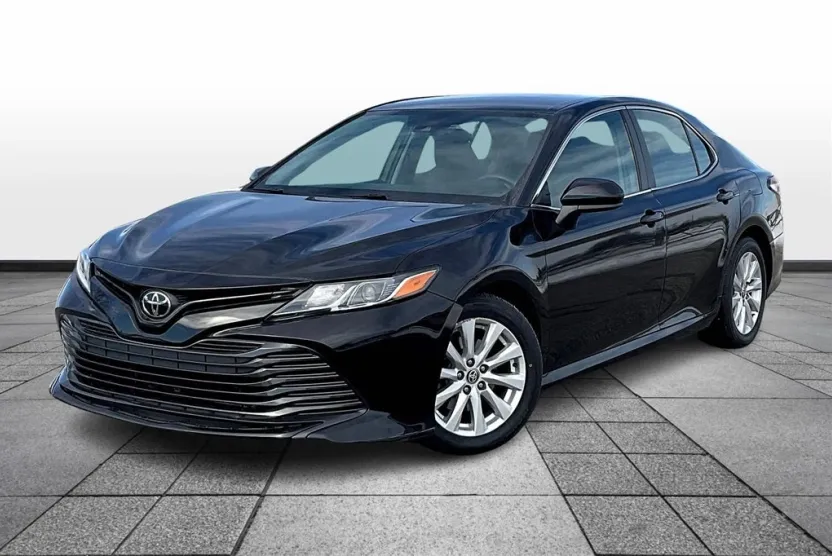 2020 Toyota Camry LE photo 1