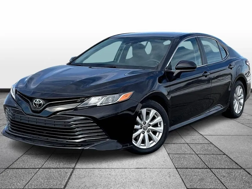 2020 Toyota Camry LE photo 1