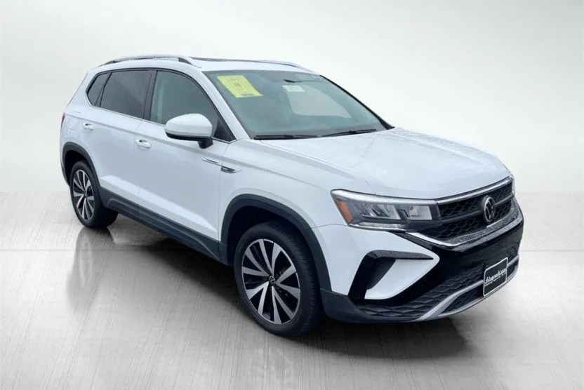 2022 Volkswagen Taos SE photo 1