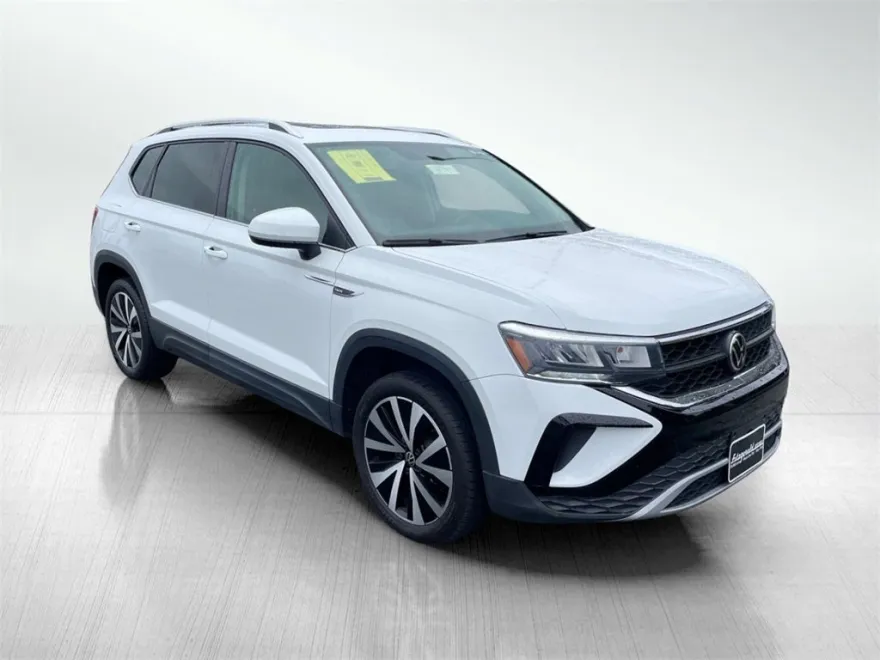 2022 Volkswagen Taos SE photo 1