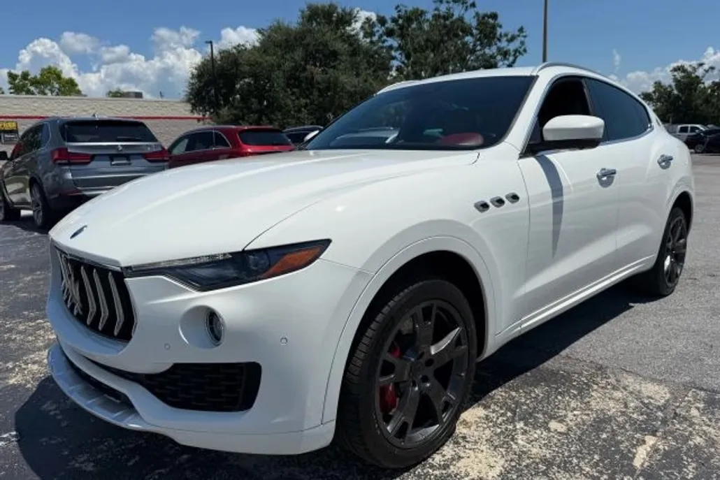 2017 Maserati Levante photo 1