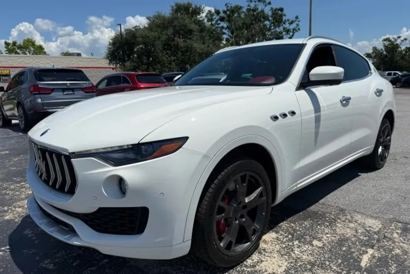 2017 Maserati Levante photo 1