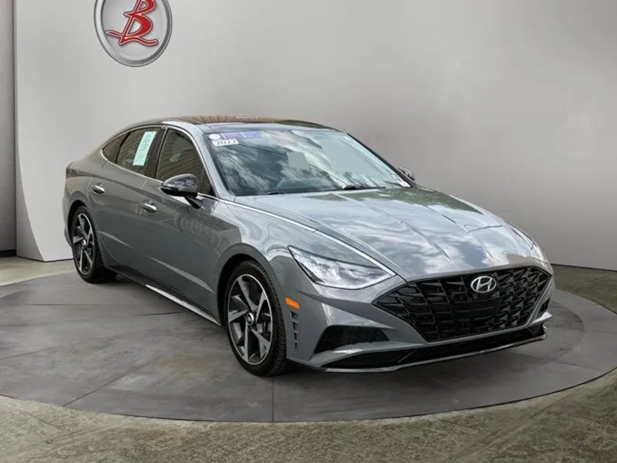 2024 Nissan Sentra SR photo 1