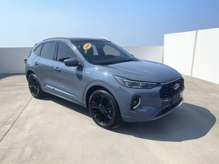 2023 Ford Escape ST-Line Elite photo 1