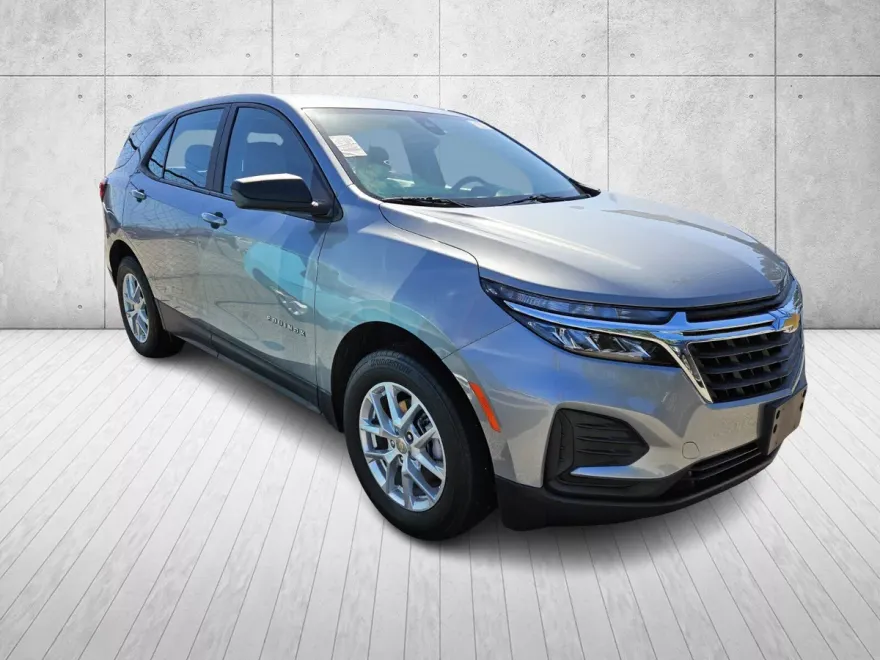 2024 Chevrolet Equinox LS photo 1