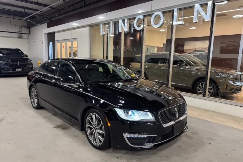 2019 Lincoln MKZ Reserve photo 1