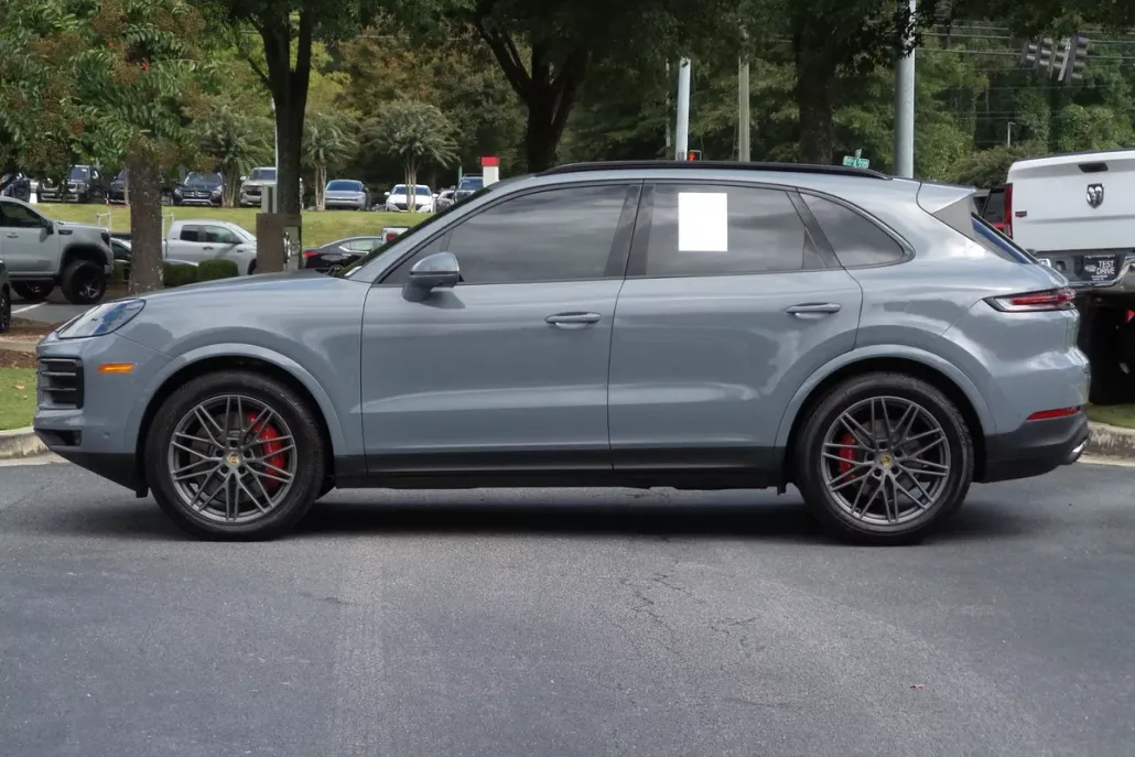 2024 Porsche Cayenne S photo 1