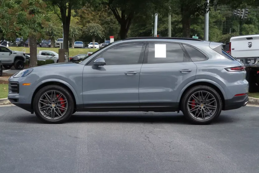 2024 Porsche Cayenne S photo 1