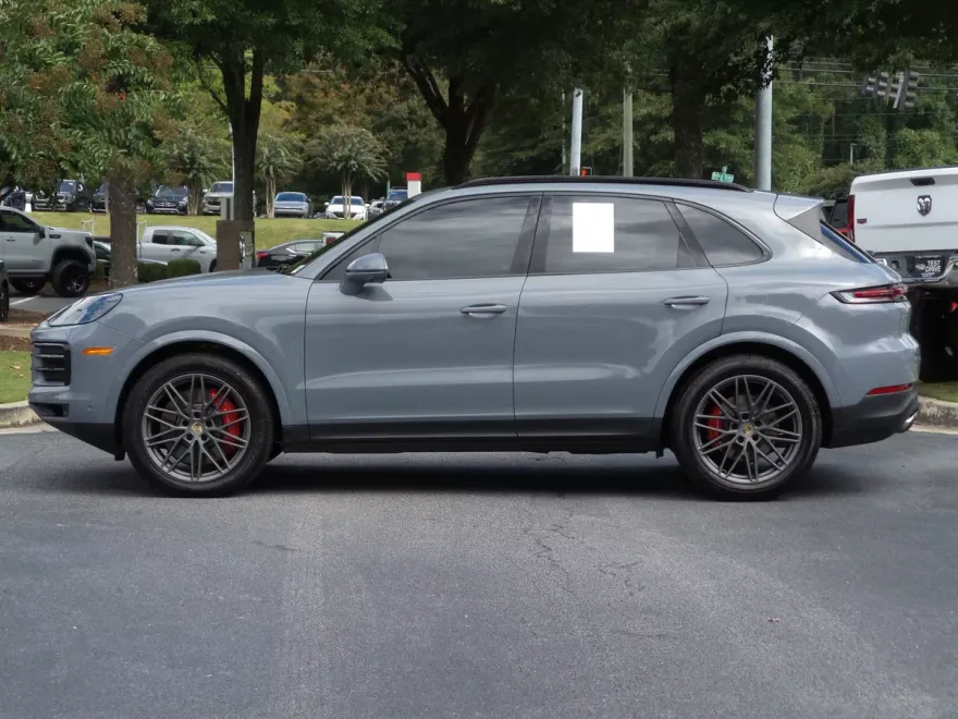 2024 Porsche Cayenne S photo 1