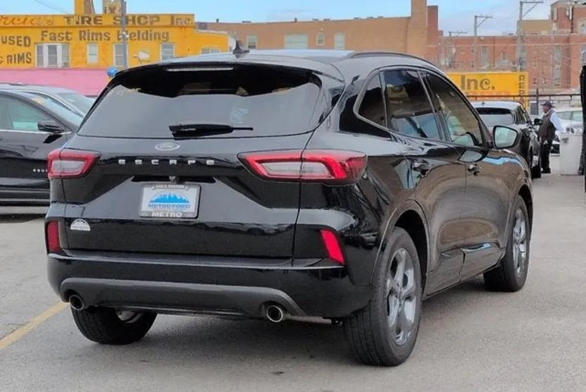 2023 Ford Escape ST-Line photo 1