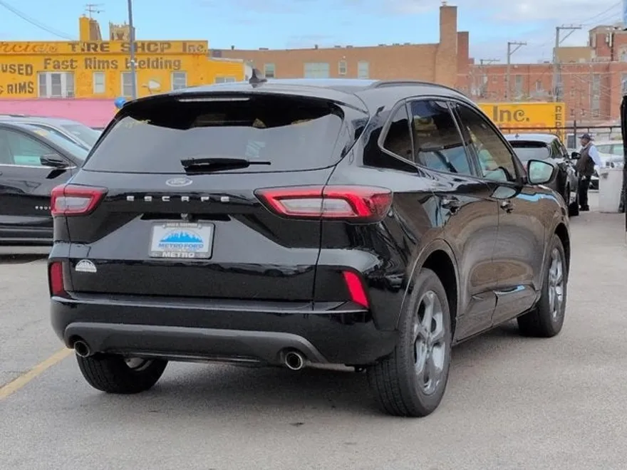 2023 Ford Escape ST-Line photo 1