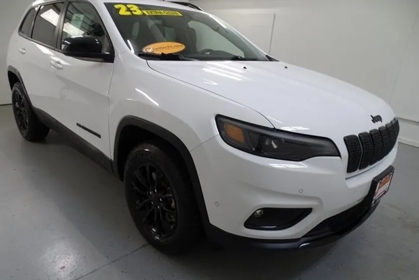 2023 Jeep Cherokee Altitude photo 1
