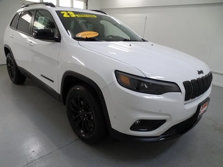 2023 Jeep Cherokee Altitude photo 1