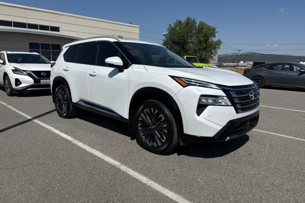 2024 Nissan Rogue Platinum photo 1