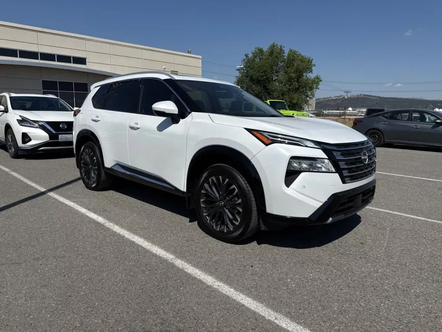 2024 Nissan Rogue Platinum photo 1
