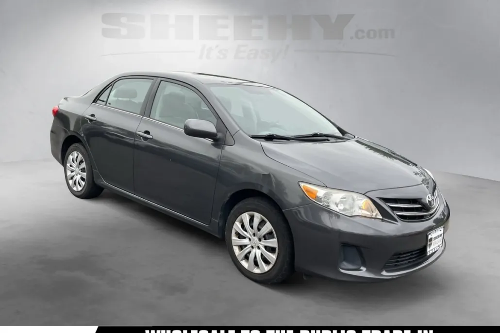 2013 Toyota Corolla LE photo 1