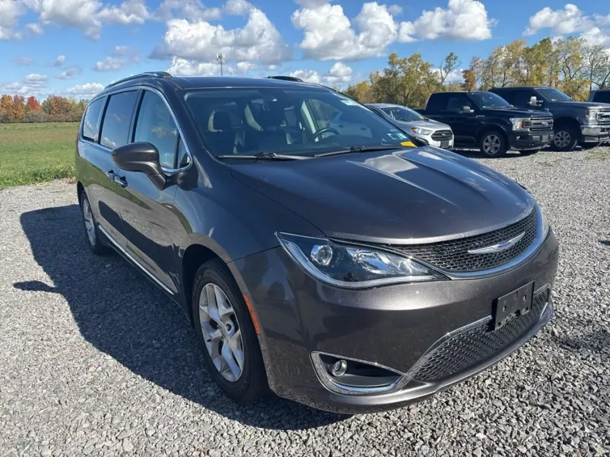 2020 Chrysler Pacifica Touring L photo 1