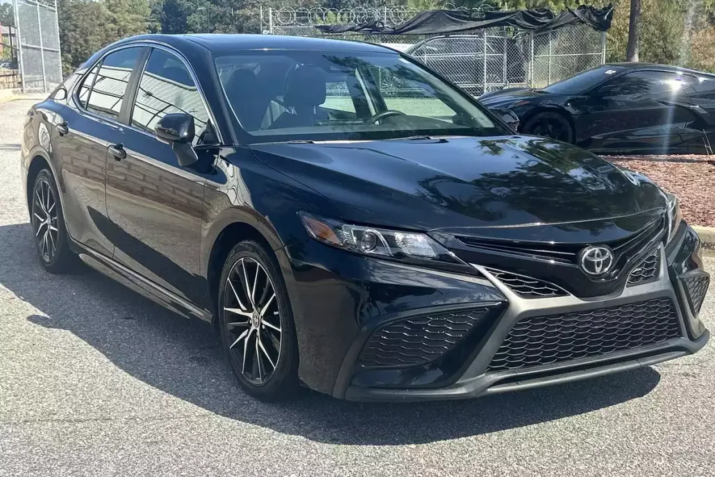 2021 Toyota Camry SE photo 1