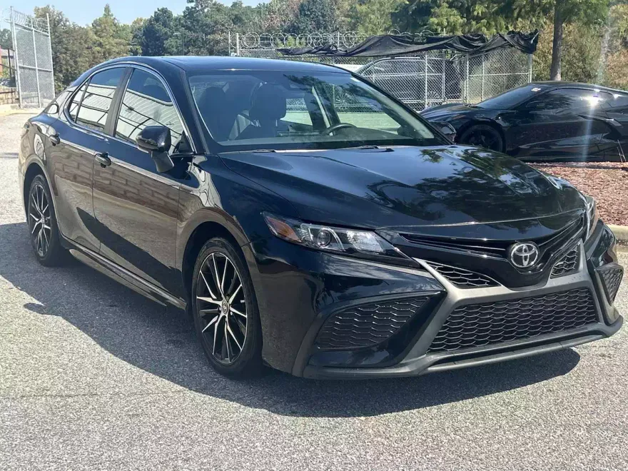 2021 Toyota Camry SE photo 1