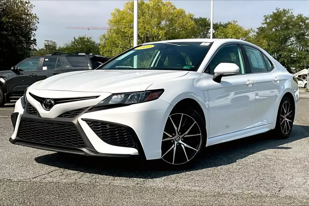 2024 Toyota Camry SE photo 1