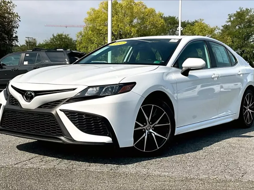 2024 Toyota Camry SE photo 1