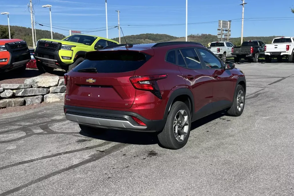 2024 Chevrolet Trax LT photo 1