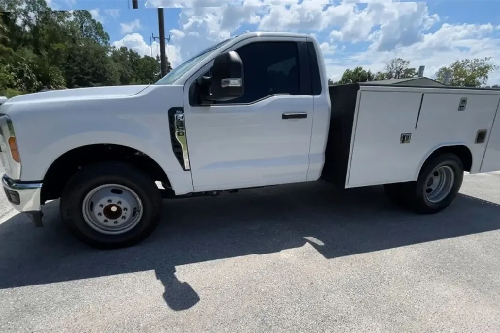 2024 Ford F-350 XL photo 1