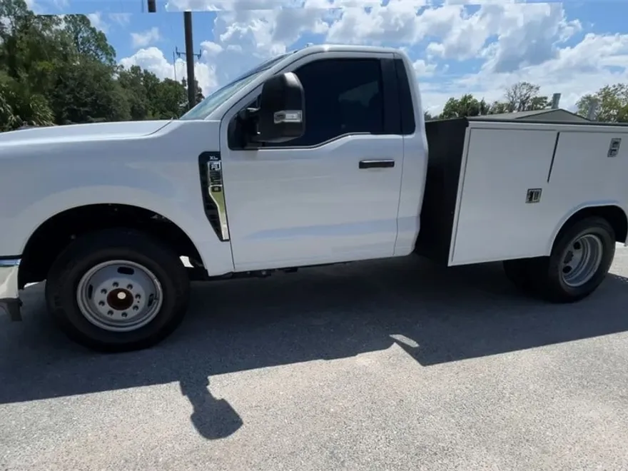 2024 Ford F-350 XL photo 1