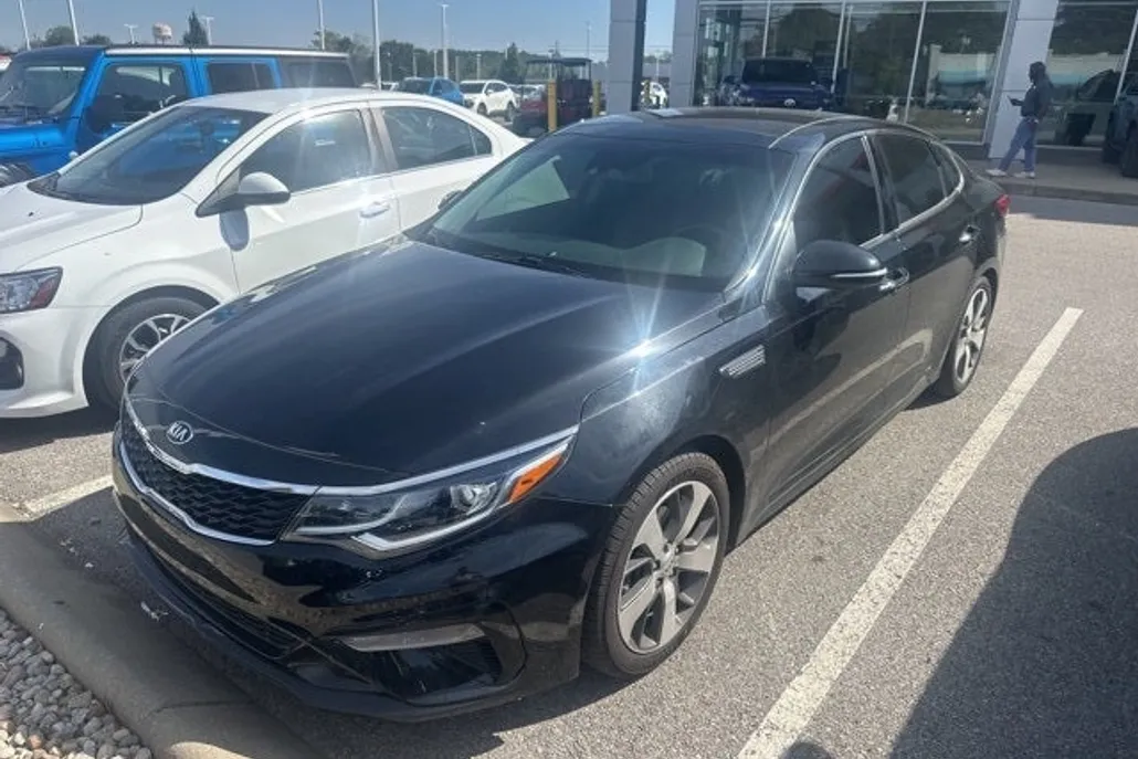 2020 Kia Optima S photo 1