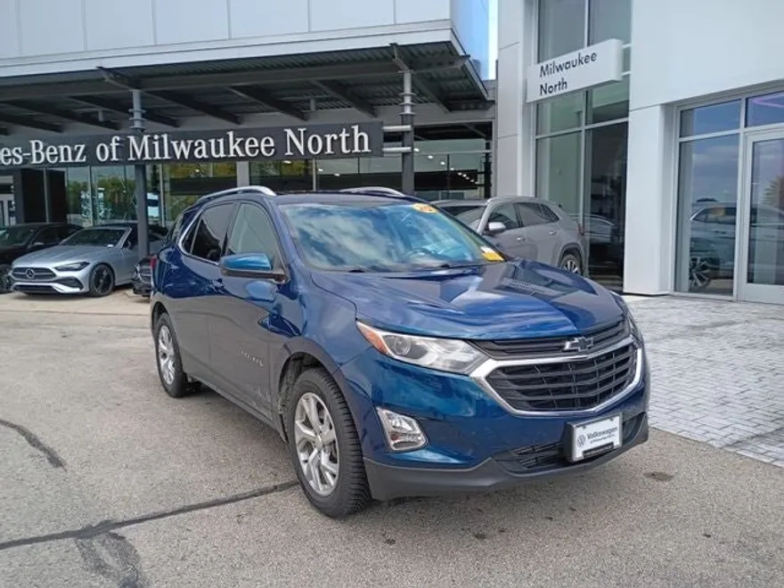 2020 Chevrolet Equinox LT photo 1
