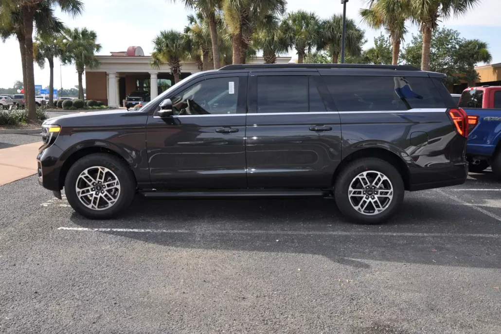 2025 Ford Expedition MAX photo 1