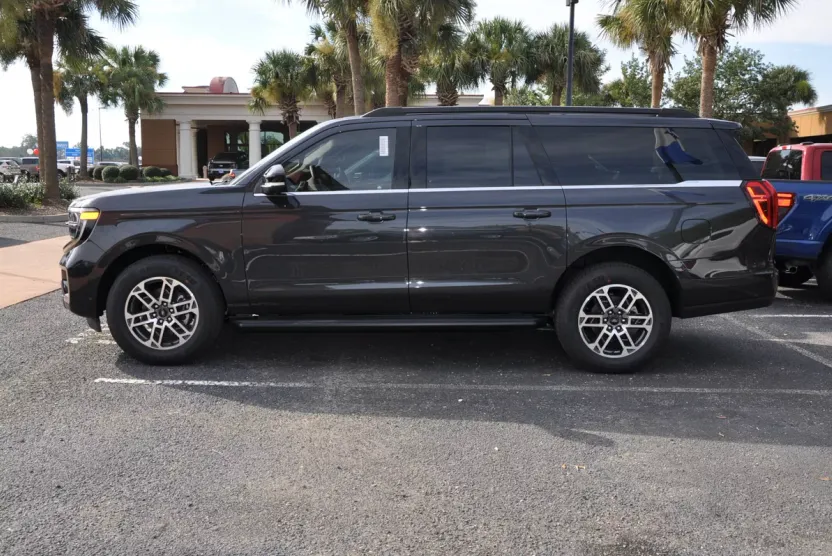 2025 Ford Expedition MAX photo 1